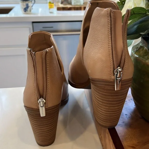 Vince Camuto Tan Leather Flats - Picture 3 of 7